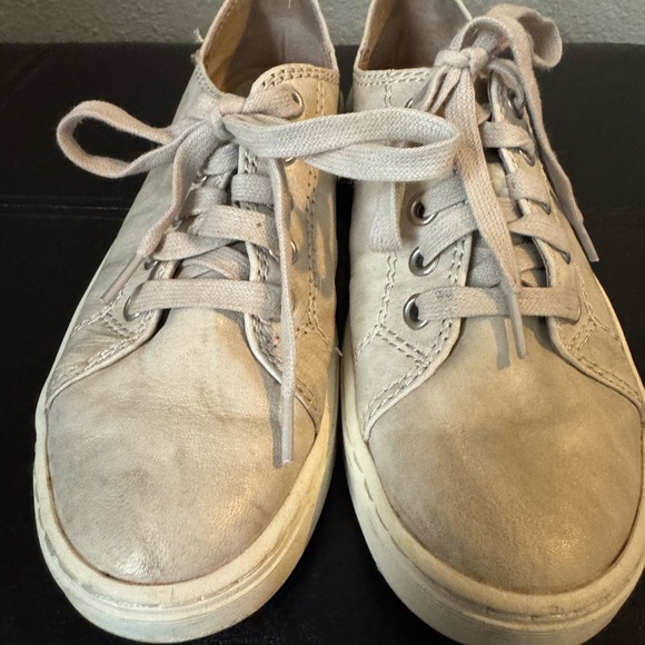 Women's Casual Pearly Tan/beige Sofft Sneakers Sz 6 - Picture 3 of 9